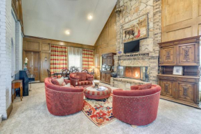 11 Mi to Dtwn Luxe Home with Pool in Fort Worth